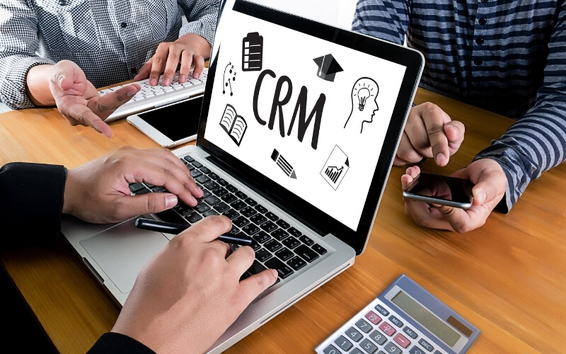 Cập nhật thông tin khách hàng trong hệ thống CRM